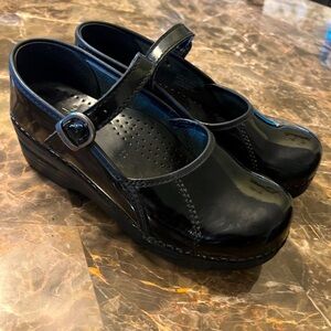 Dansko black shoes size 37 (6.5)